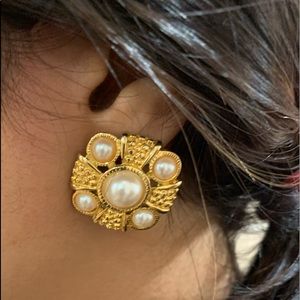 Golden Vintage-style earrings with pearls